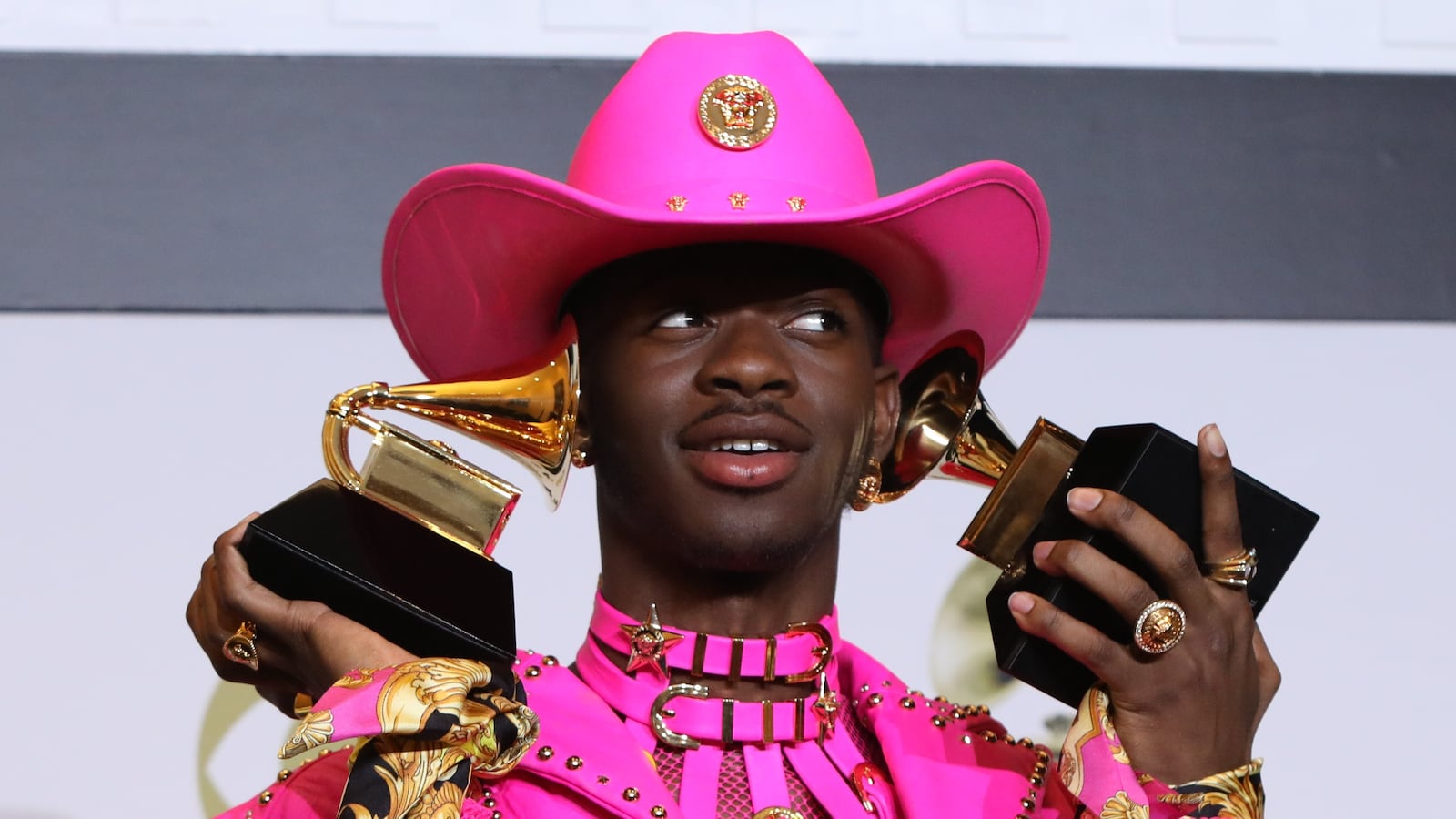 2020-01-27T054203Z_2053451910_HP1EG1R0FU32Z_RTRMADP_3_AWARDS-GRAMMYS_uovoqx