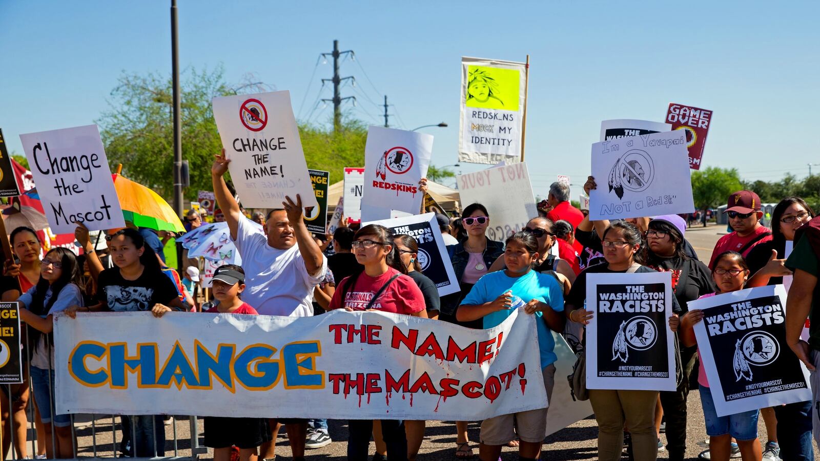 cheats/2016/05/19/poll-9-in-10-native-americans-not-offended-by-redskins-name/160519-redskins-poll-cheat_cmbxys