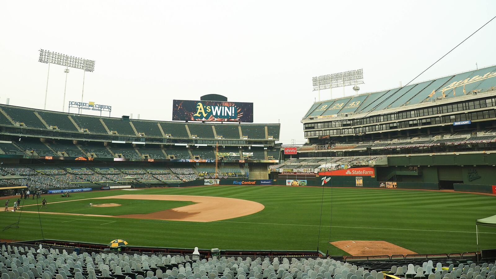 2020-10-01T235047Z_1422862745_NOCID_RTRMADP_3_MLB-WILDCARD-CHICAGO-WHITE-SOX-AT-OAKLAND-ATHLETICS_p3dxi1