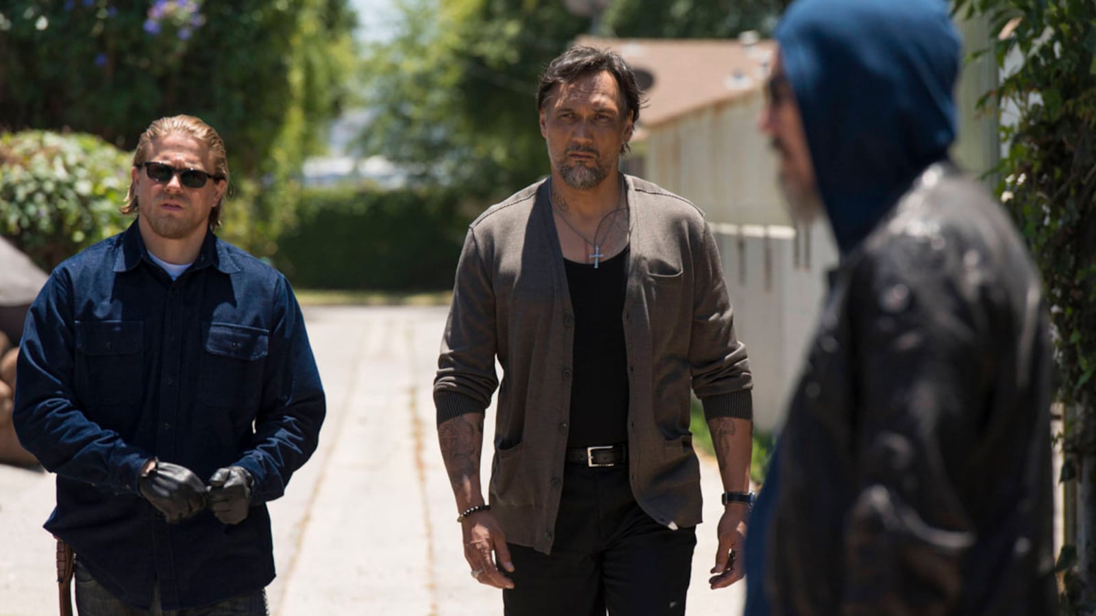 articles/2013/09/17/television-s-finest-schlock-sons-of-anarchy-s-episode-one-one-six-is-so-damn-shakespearean/130917-sons-of-anarchy-reax-szuchman-tease_ly8tbq