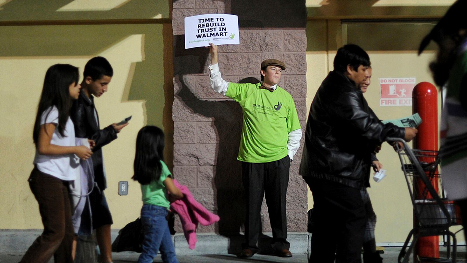 articles/2012/11/24/how-do-you-strike-a-walmart/ross-occupy-walmart-tease-embed_z7dsps