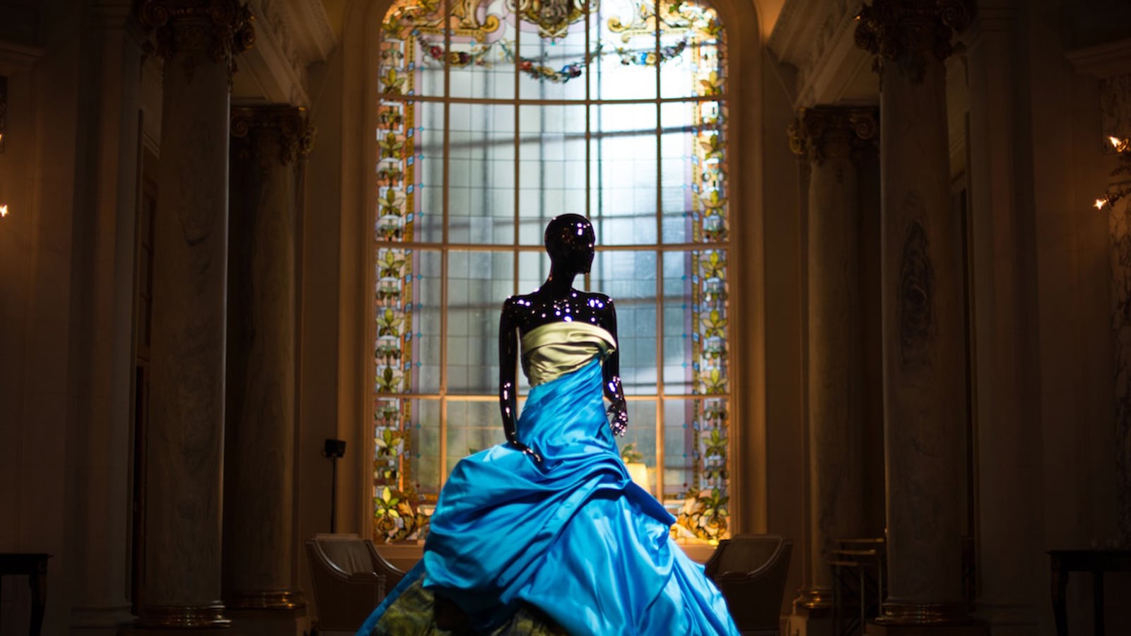 articles/2014/03/17/valentin-yudashkin-russia-s-couture-king/140314-cunningham-yudashkin-tease_exjuex