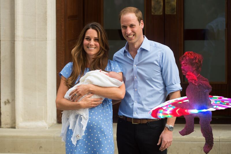 articles/2013/08/22/peter-dinklage-hula-hooping-makes-every-photo-better-from-the-royal-baby-to-justin-bieber/dinklage-royals_rzvkfb