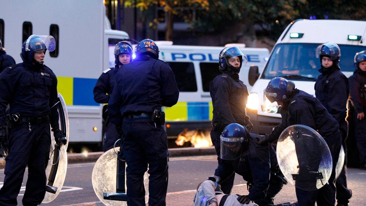 cheats/2011/08/12/nearly-600-charged-in-riots/london-riots-arrests-cheat_jmetlm