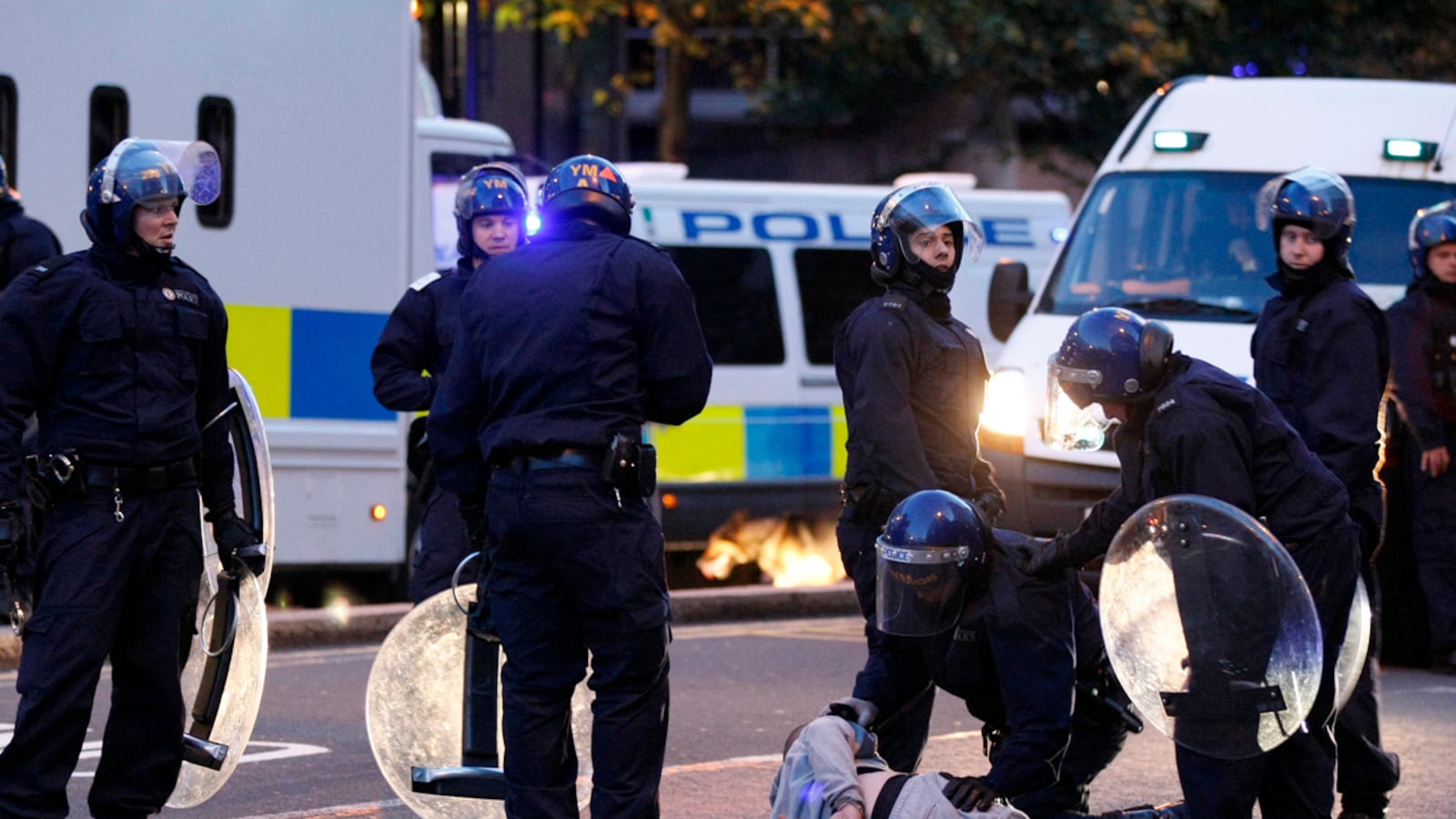 cheats/2011/08/12/nearly-600-charged-in-riots/london-riots-arrests-cheat_jmetlm