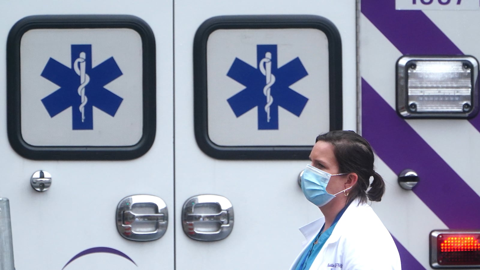 2020-11-13T203057Z_930090369_RC2K2K9F1571_RTRMADP_3_HEALTH-CORONAVIRUS-USA-NEW-YORK_l0see3