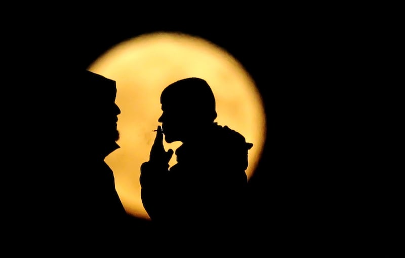 galleries/2016/11/14/striking-photos-of-the-supermoon/161114-Super-Moon-12-embed_jqd05b