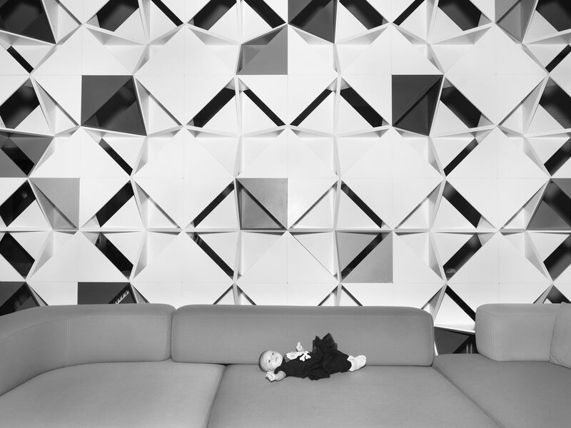 galleries/2013/11/22/alec-soth-documents-life-in-silicon-valley-photos/Soth_17_SiliconValley_sfmoma_TenWeekOldGaia_k6p0ug