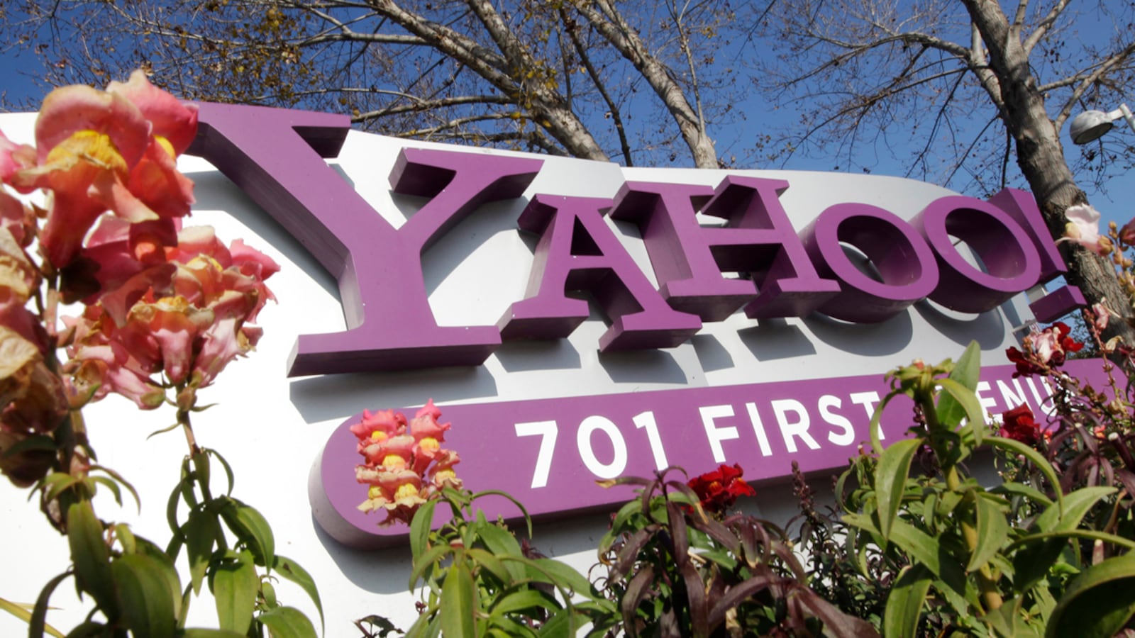 articles/2012/01/05/one-time-internet-darling-yahoo-now-on-a-deathwatch/yahoo-toast-karabell_iuto9k