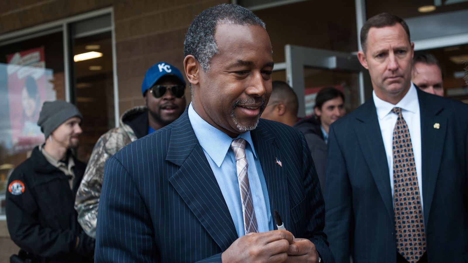 cheats/2015/10/25/carson-wants-to-overturn-roe-v-wade/151025-carson-cheat_wkyomx