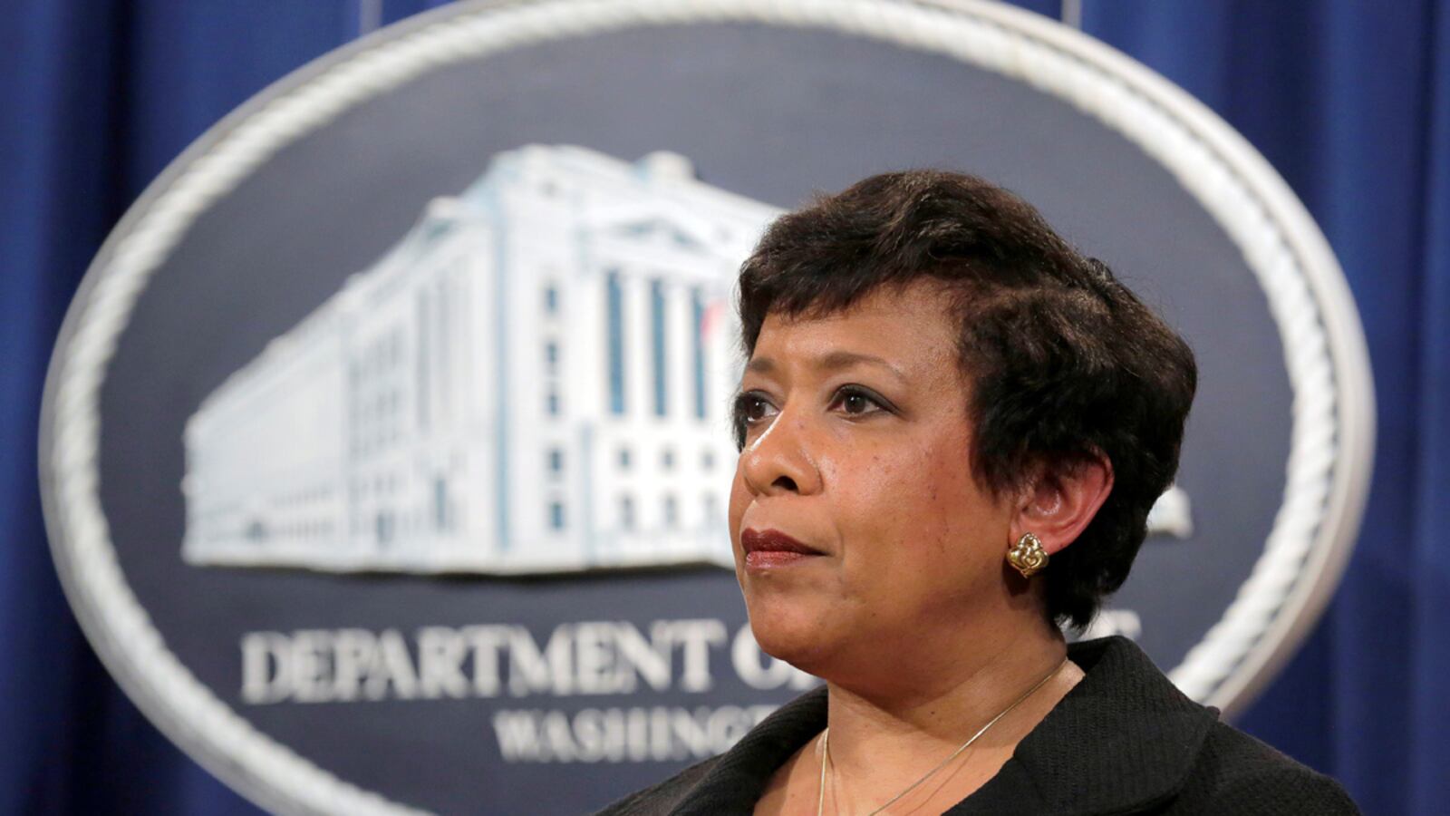 cheats/2016/07/01/ag-will-approve-fbi-call-on-hillary/160701-loretta-lynch-cheat_qmmayt