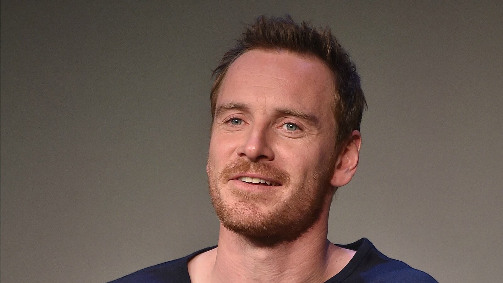 cheats/2014/11/04/fassbender-in-talks-to-play-steve-jobs/141104-fassbender-cheat_yokvmm