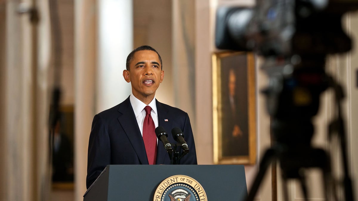 articles/2012/04/29/how-obama-got-bin-laden-a-detailed-account-from-showdown-by-david-corn/showdown-obama-announces-bin-laden-death_tdsx6c