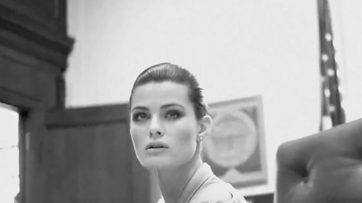 videos/2011/08/08/donna-karan-isabeli-fontana-2011/110808-donna-karan-1200_dtayio