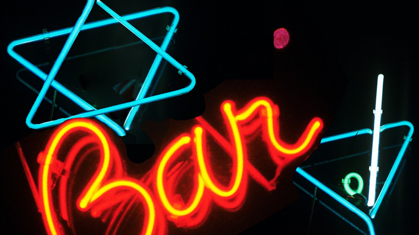 articles/2014/12/26/the-craziest-date-night-for-single-jews-where-mistletoe-is-ditched-for-shots/141225-shire-jewish-singles-tease_ejow0g