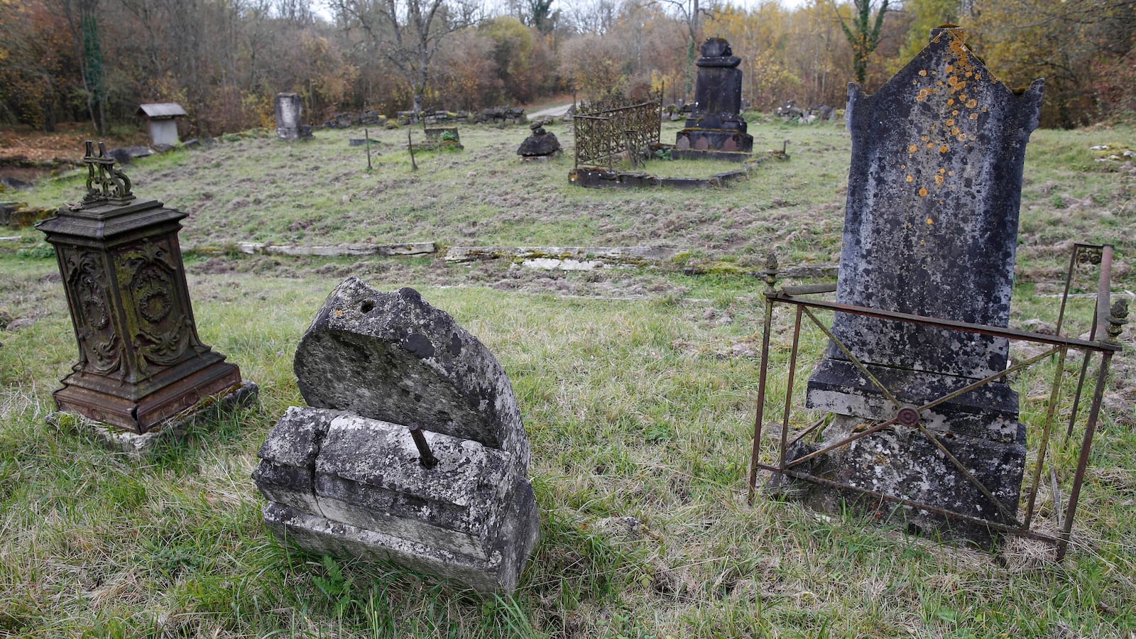 2015-11-06T120000Z_998177910_PM1EBB619FJ01_RTRMADP_3_WW1-CENTURY-FRANCE_ffqupg