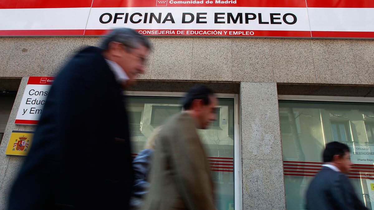 cheats/2012/10/01/euro-zone-unemployment-record-11-4/eurozone-new-recession-cheat_ylb5gi