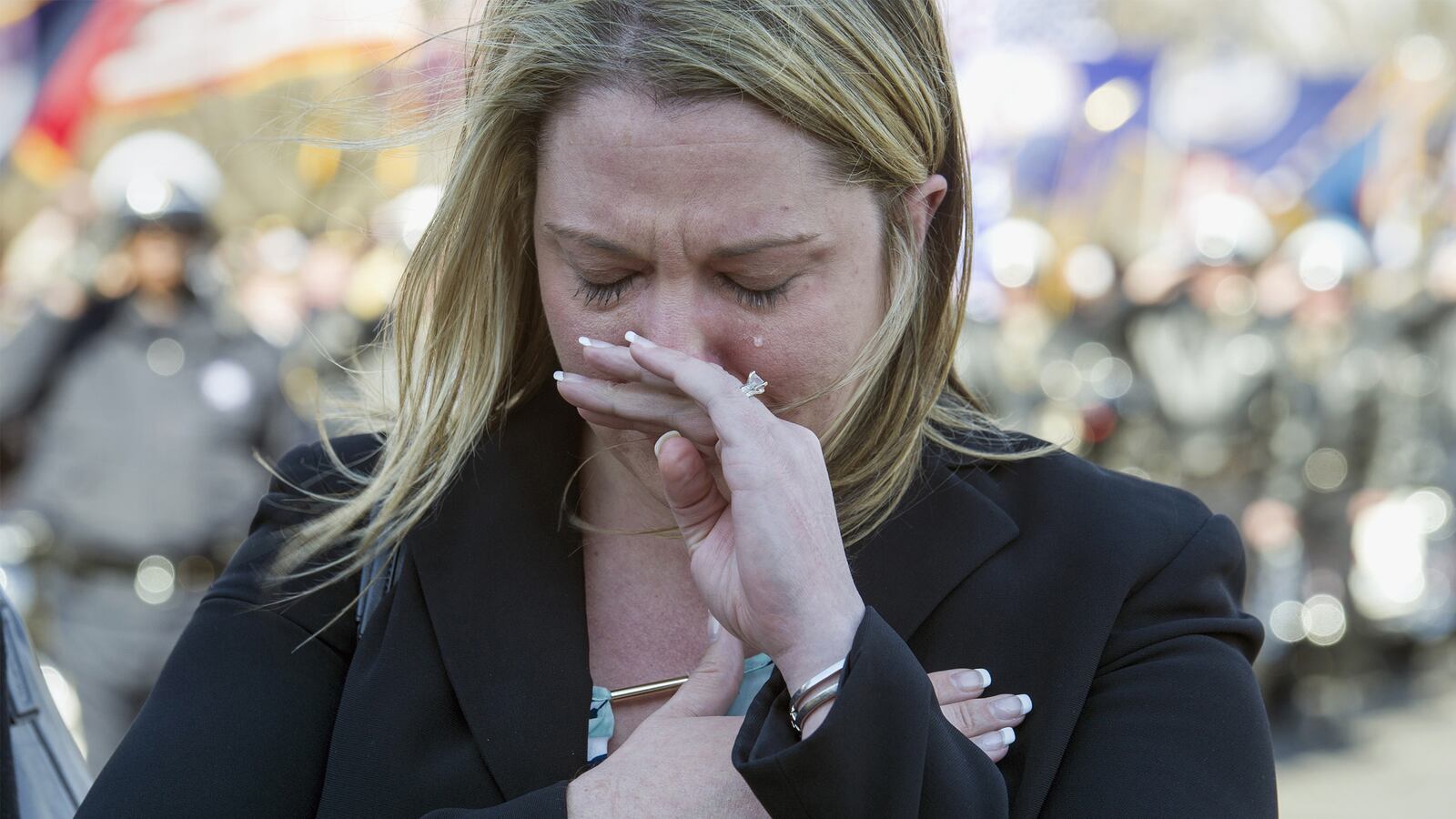 articles/2016/03/02/the-longest-line-on-super-tuesday-led-to-a-flag-covered-coffin/160301-daly-police-funeral-tease_mjc145