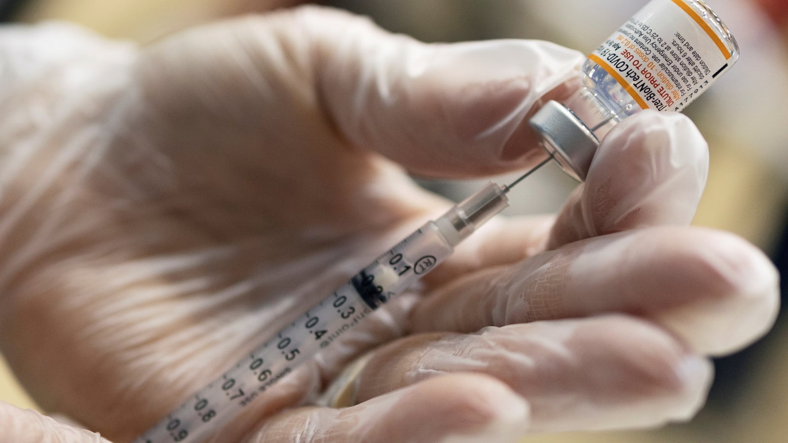 2021-12-06T140206Z_719527260_RC2G8R9598W0_RTRMADP_3_HEALTH-CORONAVIRUS-AFRICA-PFIZER_rvgrdp