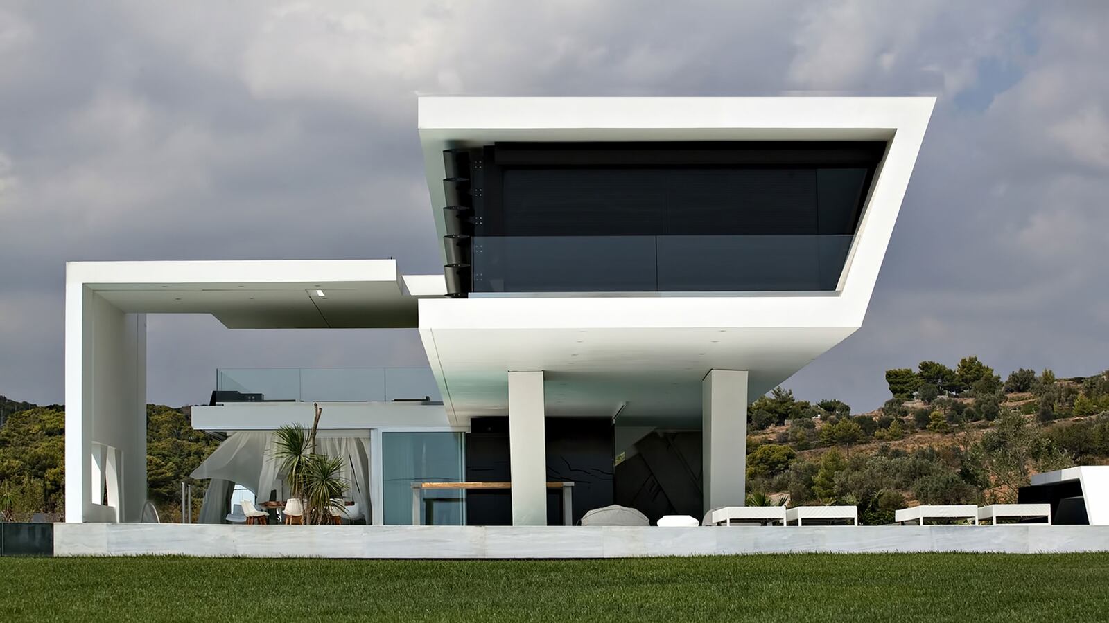 171008-mcnearney-omg-i-want-this-house-hero_d6vvka