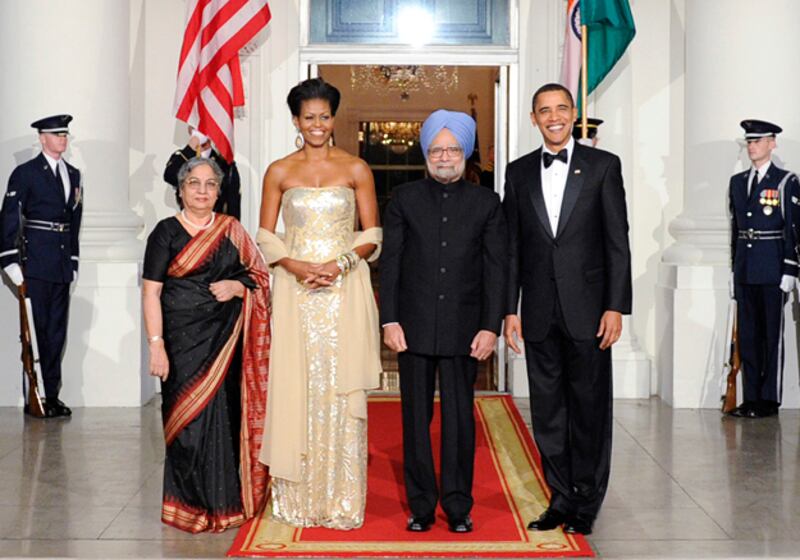 galleries/2009/11/24/white-house-state-dinner/state-dinner---obamas-singhs_eaaqrj