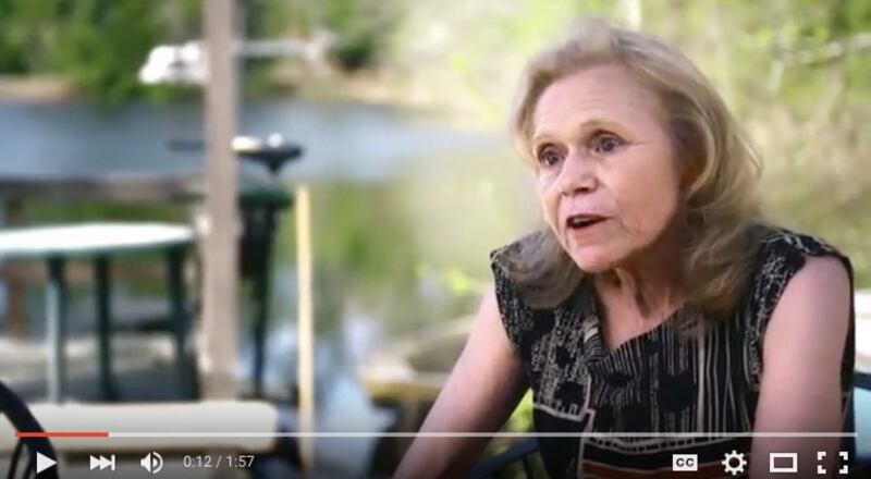 articles/2015/10/01/mike-huckabee-has-no-idea-how-strip-clubs-work-as-shown-by-new-video/151001-nuzzi-huckabee-embed2_srd8iz