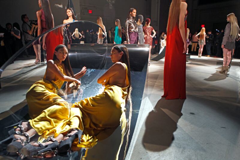 galleries/2010/02/15/fashion-week-day-5/fashion-week-wrap-3---halston_pv7jt1