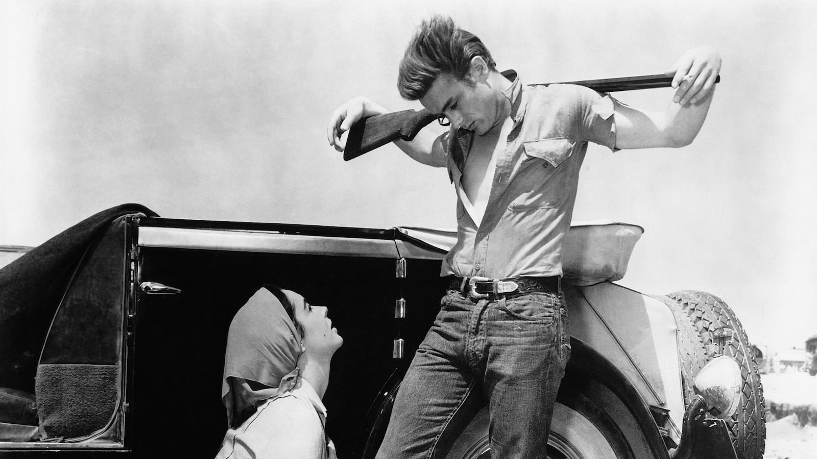 articles/2014/11/07/dirt-on-old-hollywood-with-analysis/141106-ferri-hollywood-babylon-tease_kxrxes