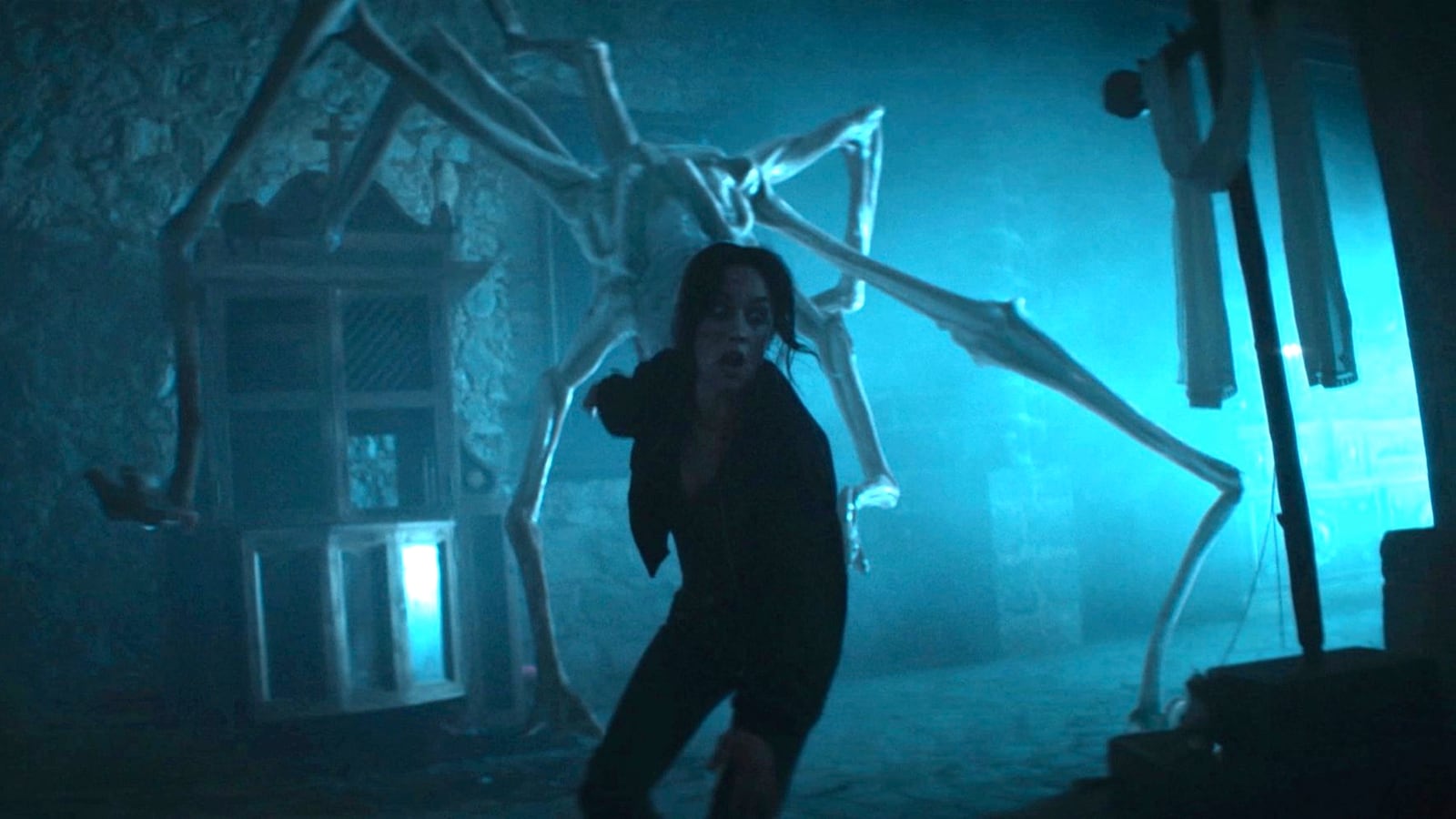 30-monedas-megan-montaner-monstruo-1606480246_japiro