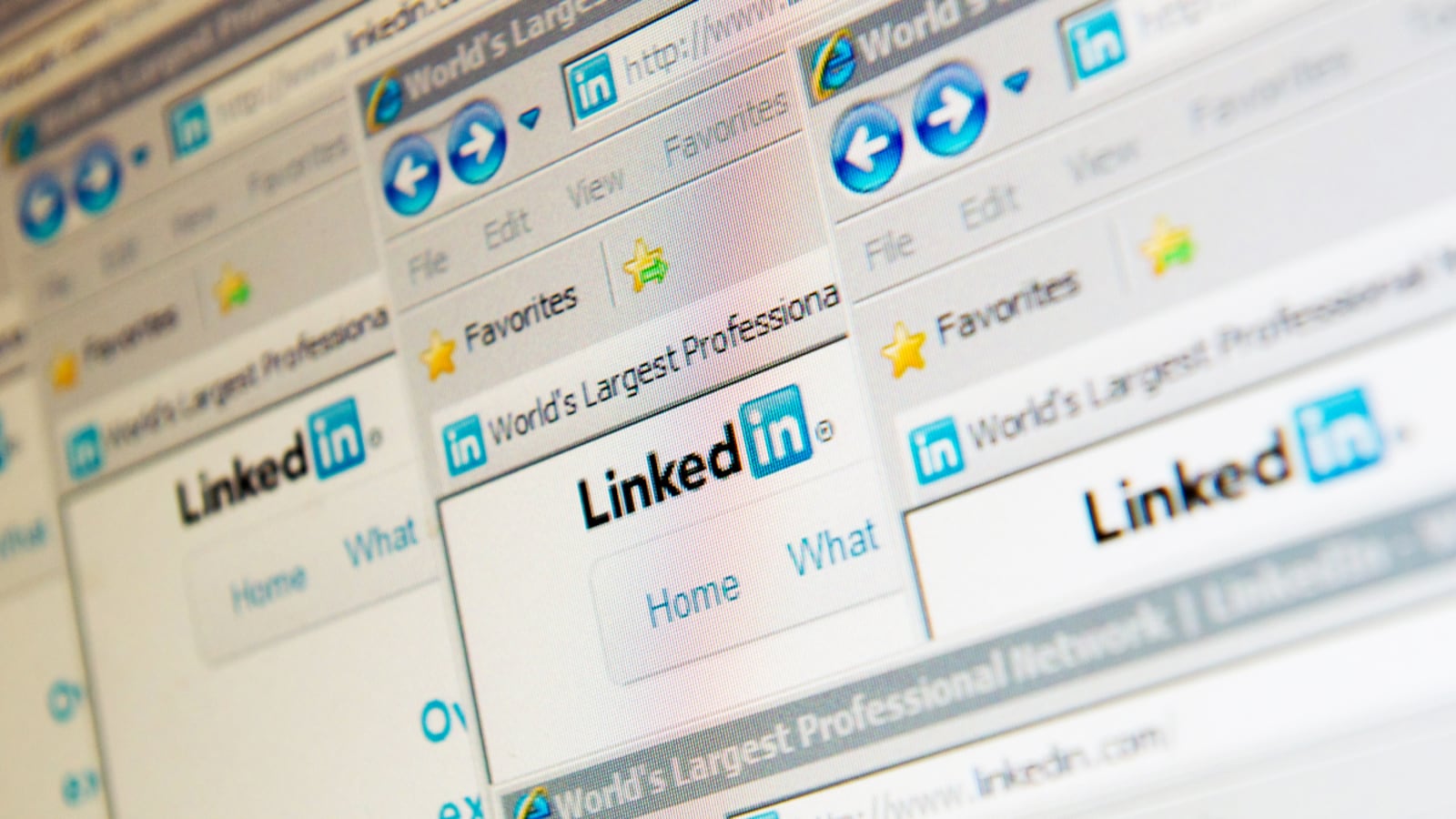 articles/2012/06/08/linkedin-performance-impresses-investors-despite-hiccups/linkedin-summers_dkw3ek