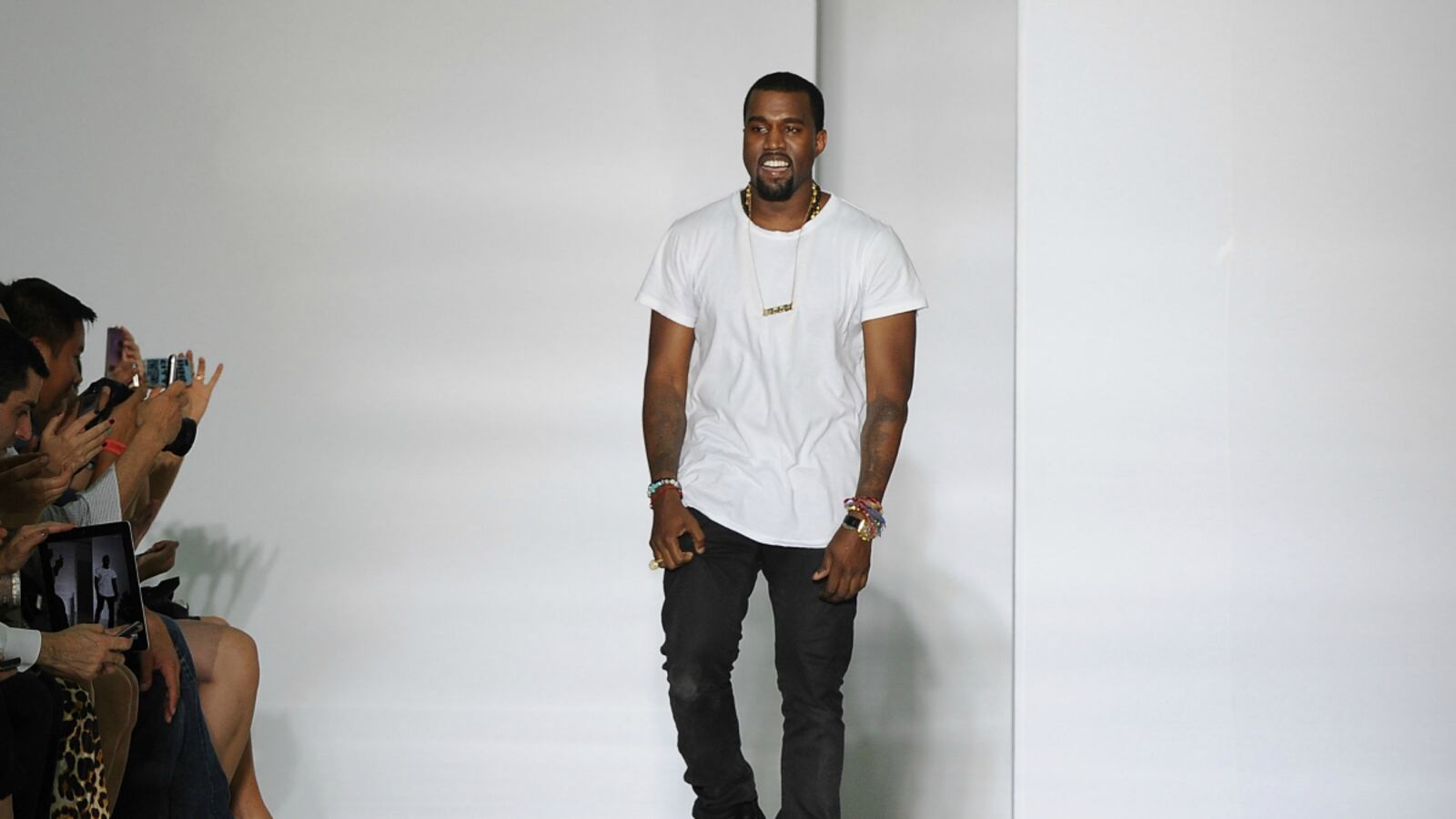 articles/2012/09/21/kanye-west-will-not-show-his-fashion-line-during-paris-fashion-week/C-_fakepath_kanye-show_vy8mu9