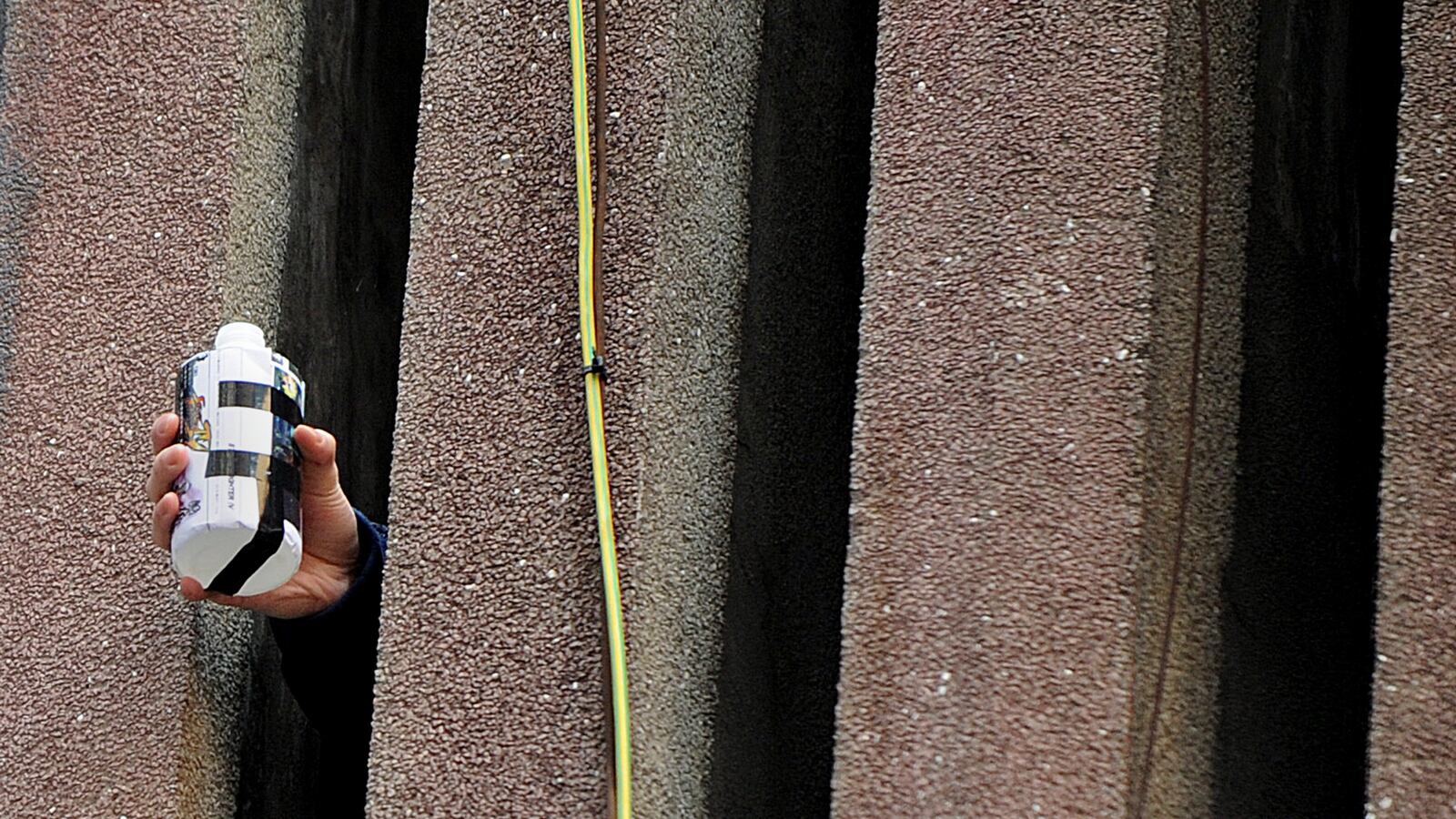 cheats/2013/08/08/british-volunteers-attacked-with-acid-in-zanzibar/130808-acid-attack-cheat_tfy1cb