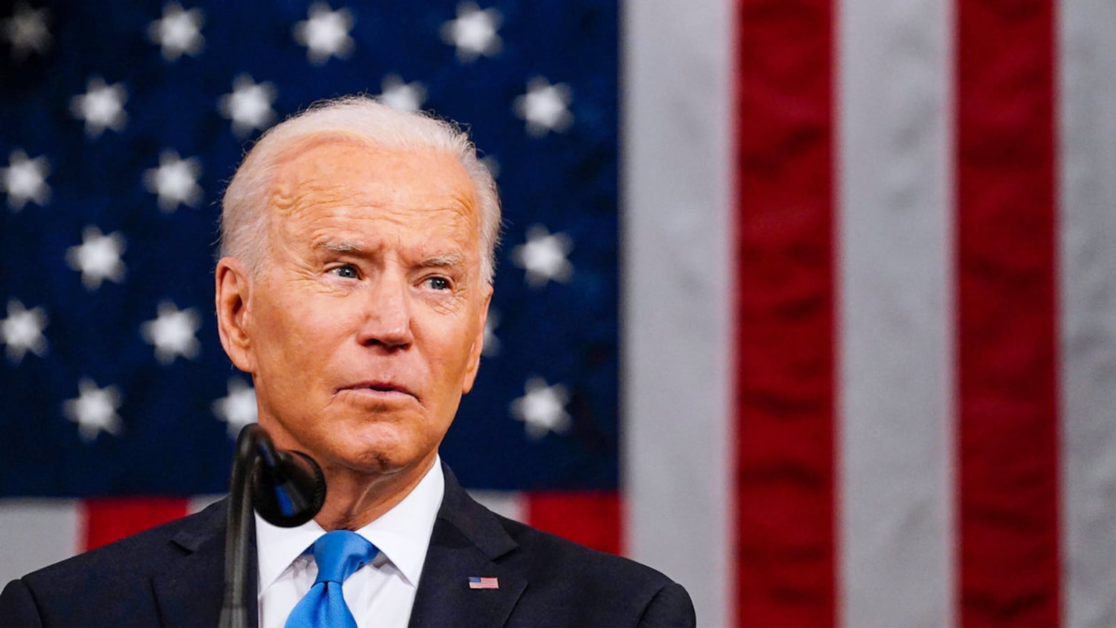 210923-lewis-biden-tease_hoeqsq