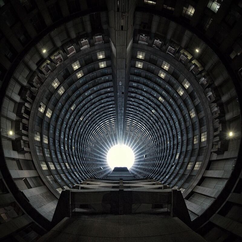 articles/2015/07/18/the-light-of-africa-through-its-top-instagrammer/150707-instagram-gareth-pon-06_dxec7b