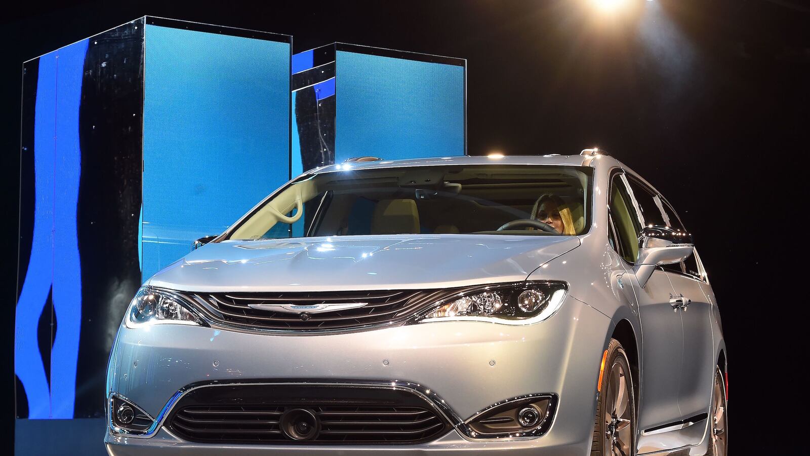 videos/2016/05/04/google-s-gift-to-moms-self-driving-minivans/160504-Place-google-self-driving-minivans-tease_svxshd