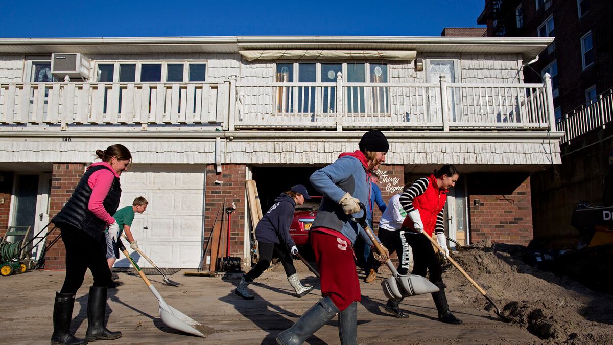 galleries/2012/11/17/sandy-s-victims-how-you-can-help/sandy-relief-tease_tmiqsg