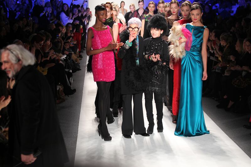 galleries/2013/08/01/iris-apfel-s-most-iconic-looks/130808-Iris-Apfel-04_hyag3m