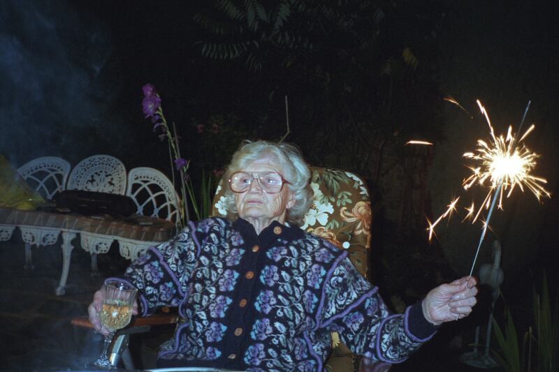 galleries/2013/10/17/remembering-corinne-day/corinne-day-picture-11_cyatqb