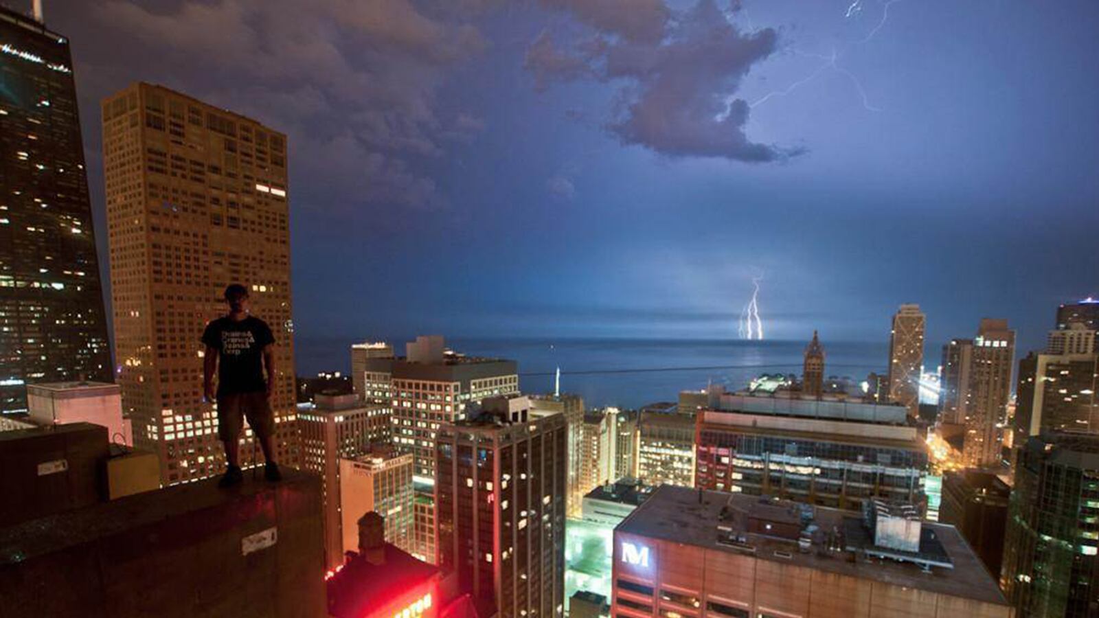 articles/2013/10/05/urban-explorers-face-sewage-rats-vertigo-claustrophobia-and-cops/131002-dzieza-urban-explorers-embed1_iltlsy