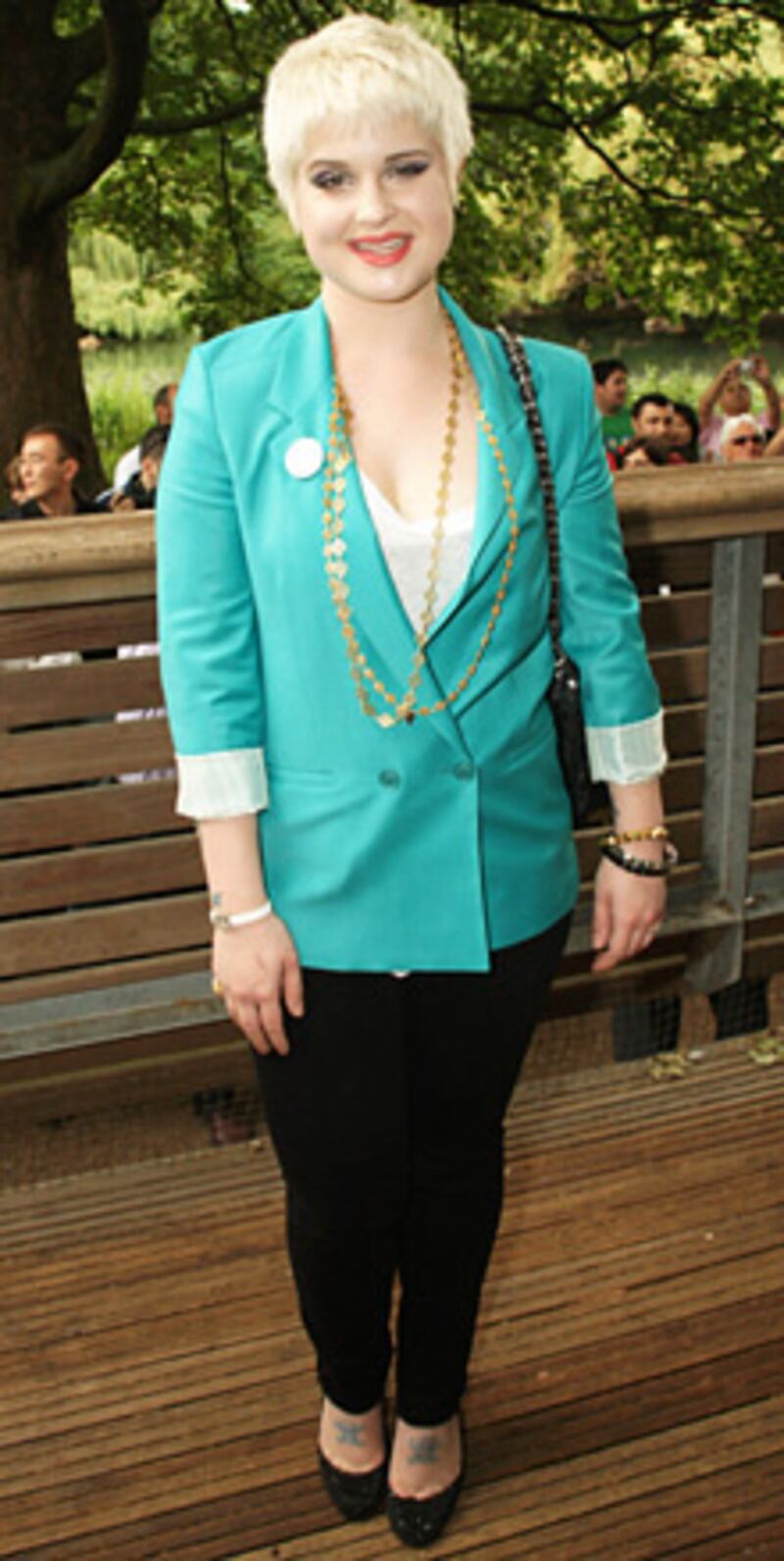 galleries/2009/12/31/celebrity-new-year-s-resolutions/celeb-ny-resolutions---kelly-osbourne_qsgdjk