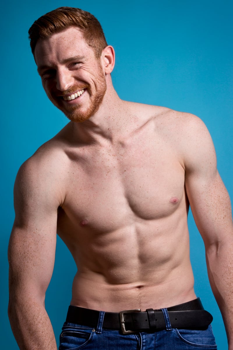 galleries/2014/09/02/thomas-knights-photographs-lots-and-lots-of-red-hot-men/140829-red-hot-tom-key_jhkggf