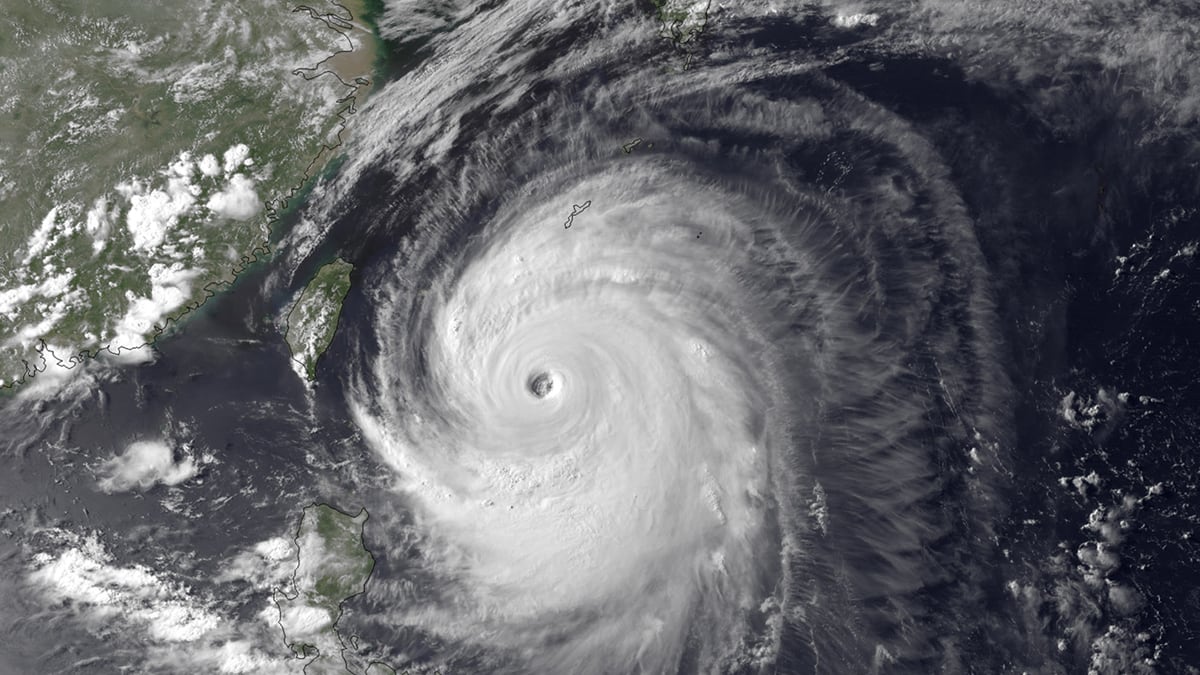 cheats/2014/07/08/118-mph-winds-hit-japan-s-islands/140709-cheat-japan-typhoon_nffkkj