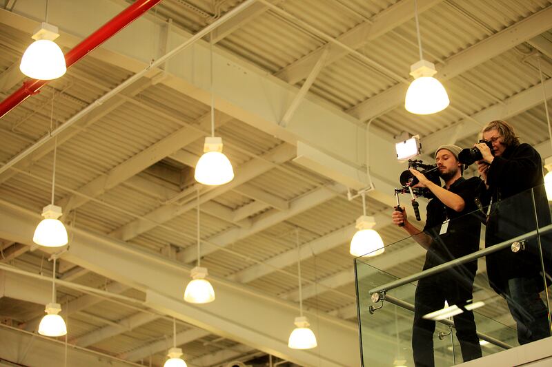 galleries/2014/02/12/backstage-at-marc-by-marc-jacobs-new-york-fashion-week-2014-photos/marcjacobs-6_duxmpa