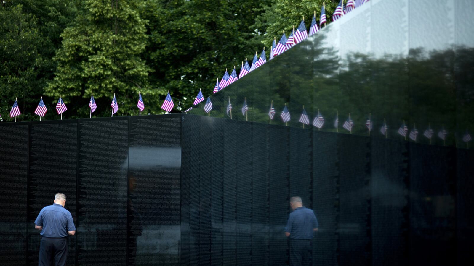 articles/2012/10/10/by-the-vietnam-wall-a-place-to-honor-our-post-9-11-service-members/911-memorial-the-vietnam-wall-scruggs-tease_zvnoks