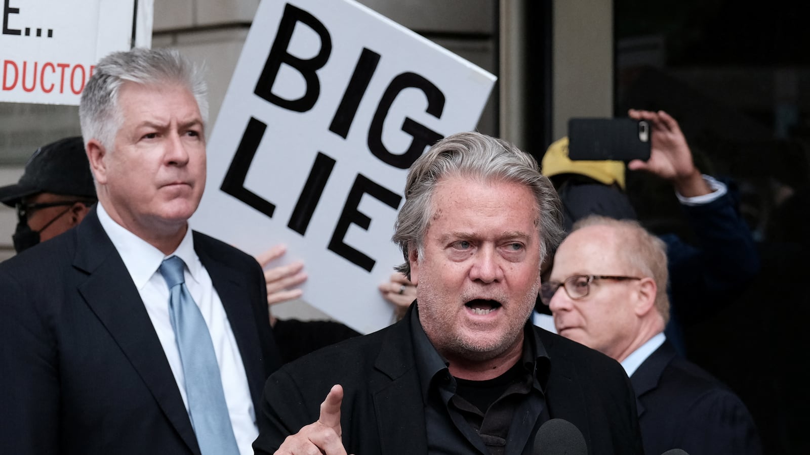2022-07-21T202629Z_1687802144_RC2FGV9R02W2_RTRMADP_3_USA-CAPITOL-BANNON_c4vcil