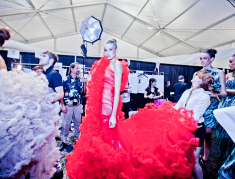 articles/2010/09/17/backstage-at-new-york-fashion-week-springsummer-2011/final-fashion-week-wrap_127577_evrf3m