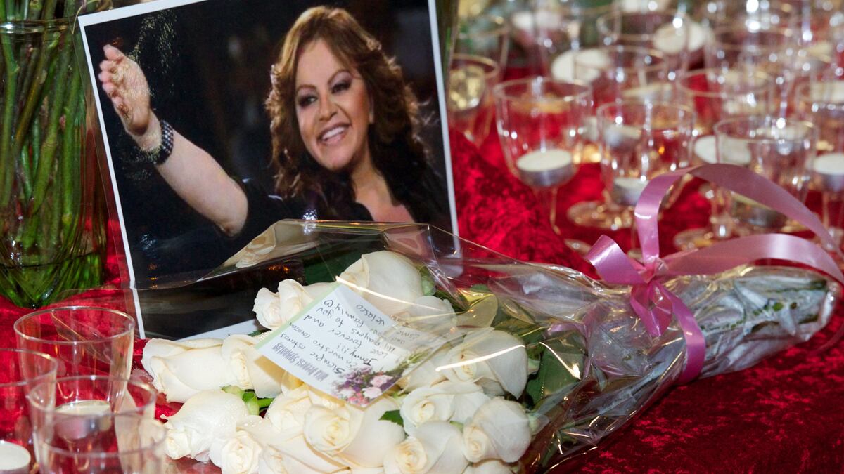 cheats/2012/12/11/vigil-held-for-jenni-rivera/vigill-jenni-rivera-cheat_m1upiq