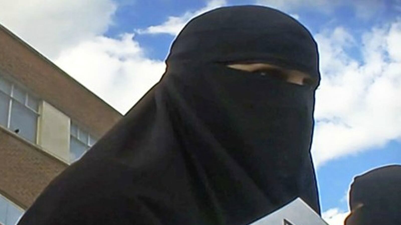 articles/2015/11/30/how-isis-is-recruiting-women-in-london/151130-hines-isis-women_pklhfo