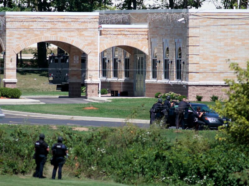 galleries/2012/08/05/shooting-at-sikh-temple-in-oak-creek-wisconsin-photos/sikh-temple-shooting7_hfjhjt