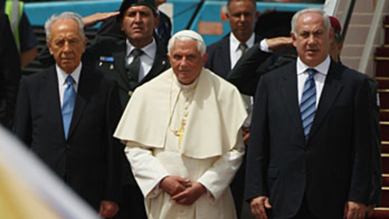 cheats/2009/05/16/the-popes-grand-farewell/pope-benedict-1_kplrzu
